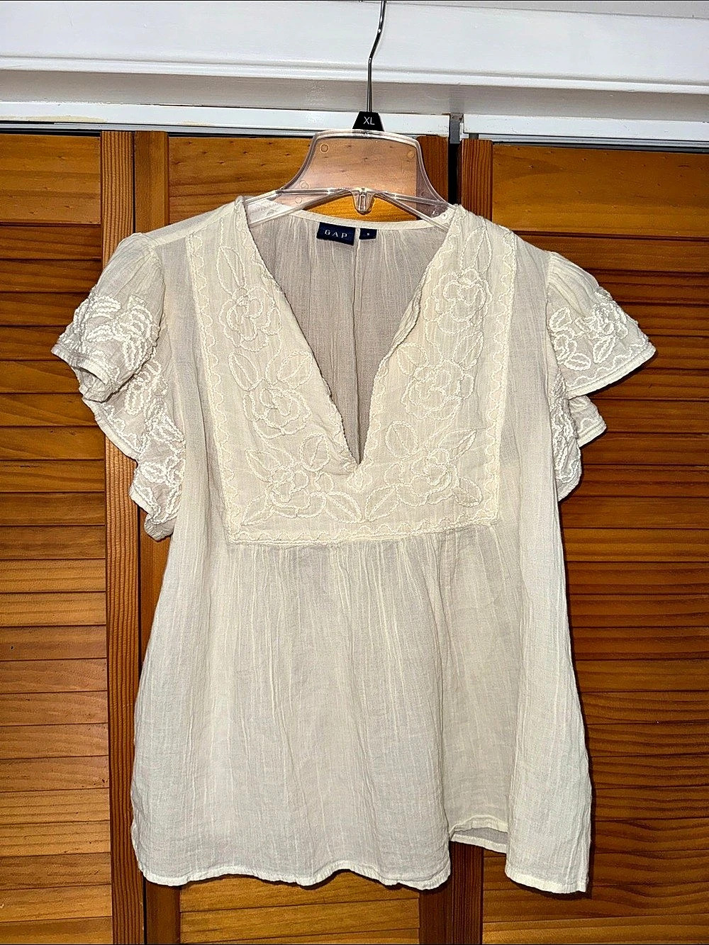 GAP White Gauze V-Neck Flutter Sleeve Blouse Cream Small